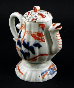 Imari K�nnchen mit Blumendekor & Drachen T�lle Japan um 1700