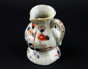 Imari K�nnchen mit Blumen- und Blattdekor Japan um 1700