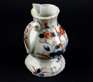 Imari K�nnchen mit Blumen- und Blattdekor Japan um 1700