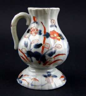 Imari K�nnchen mit Blumen- und Blattdekor Japan um 1700