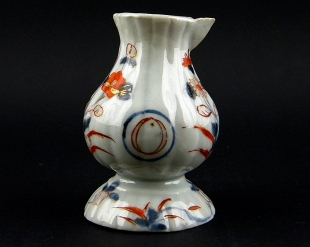 Imari K�nnchen mit Blumen- und Blattdekor Japan um 1700