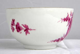 Meissener Porzellan Tasse & Untertasse mit Bl�tendekor 1774