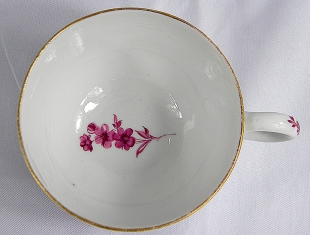 Meissener Porzellan Tasse & Untertasse mit Bl�tendekor 1774