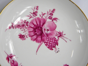 Meissener Porzellan Tasse & Untertasse mit Bl�tendekor 1774