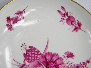 Meissener Porzellan Tasse & Untertasse mit Bl�tendekor 1774