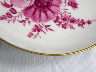Meissener Porzellan Tasse & Untertasse mit Bl�tendekor 1774