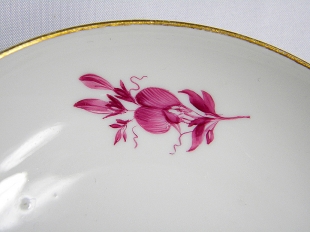 Meissener Porzellan Tasse & Untertasse mit Bl�tendekor 1774