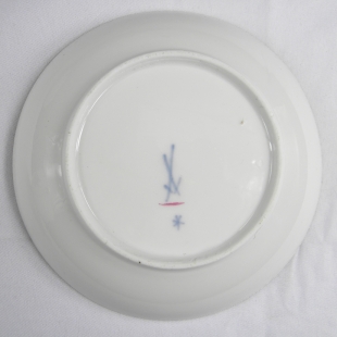 Meissener Porzellan Tasse & Untertasse mit Bl�tendekor 1774