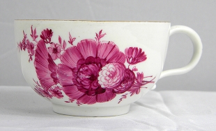 Meissener Porzellan Tasse & Untertasse mit Bl�tendekor 1774