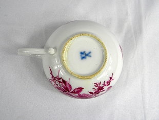Meissener Porzellan Set Tasse & Untertasse Bl�ten Motiv 1774