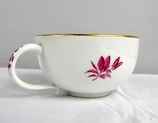 Meissener Porzellan Set Tasse & Untertasse Bl�ten Motiv 1774