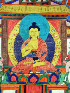 Farbenfrohes Amoghasiddhi Thangka mit Goldverzierung Nepal