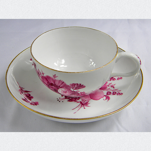 Meissener Porzellan Tasse & Untertasse mit Bl�tendekor 1774